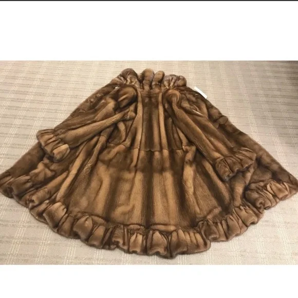 BEAUTIFUL BROWN MINK COAT! - Picture 1 of 16
